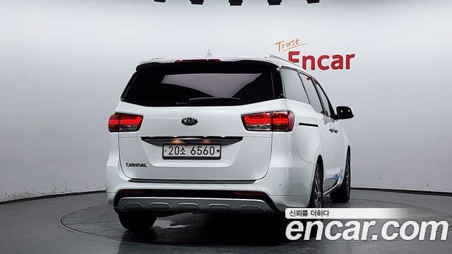 Kia All New Carnival Luxury, 2015 4