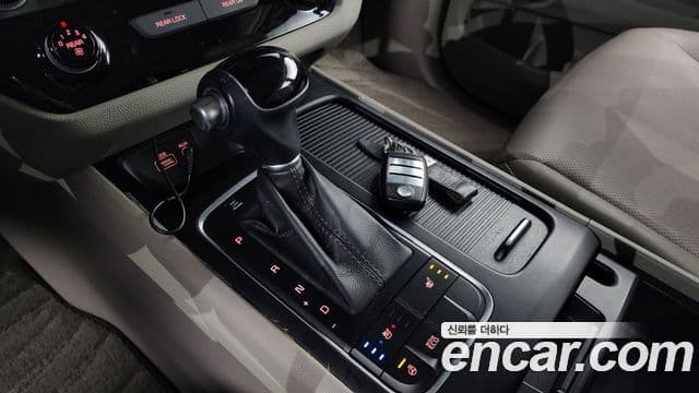 Kia All New Carnival Luxury, 2015 9