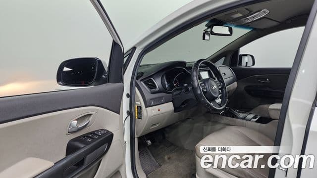 Kia All New Carnival Luxury, 2015 10