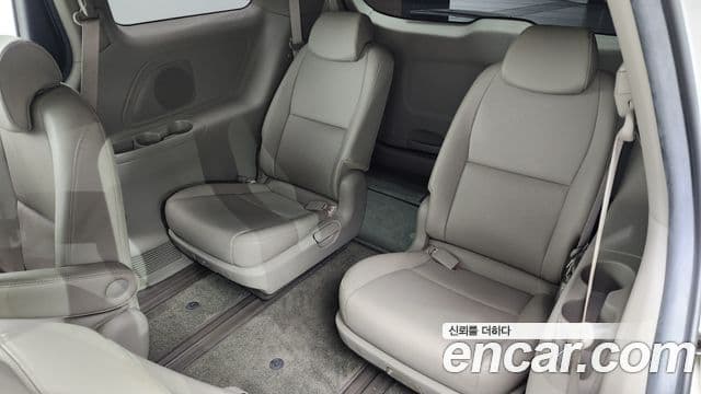 Kia All New Carnival Luxury, 2015 11