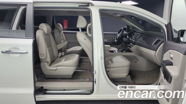 Kia All New Carnival Luxury, 2015 12