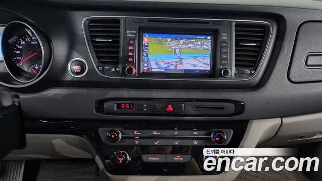 Kia All New Carnival Luxury, 2015 16