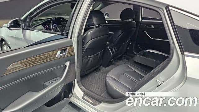 Hyundai LF Sonata Premium, 2015 17