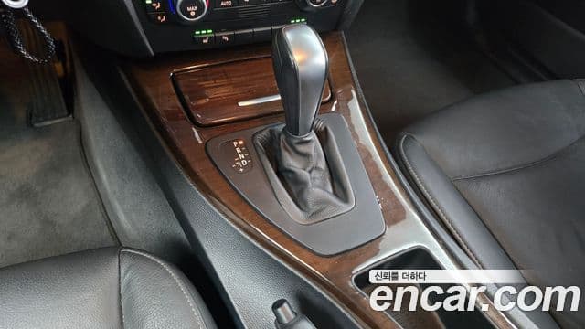 BMW 3시리즈 (E90) 320i седан, 2009 9