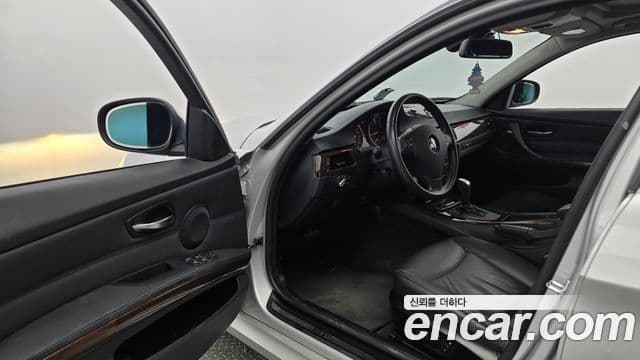 BMW 3시리즈 (E90) 320i седан, 2009 10