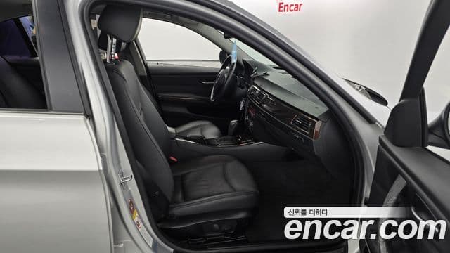 BMW 3시리즈 (E90) 320i седан, 2009 11