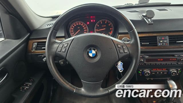 BMW 3시리즈 (E90) 320i седан, 2009 13