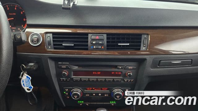 BMW 3시리즈 (E90) 320i седан, 2009 15