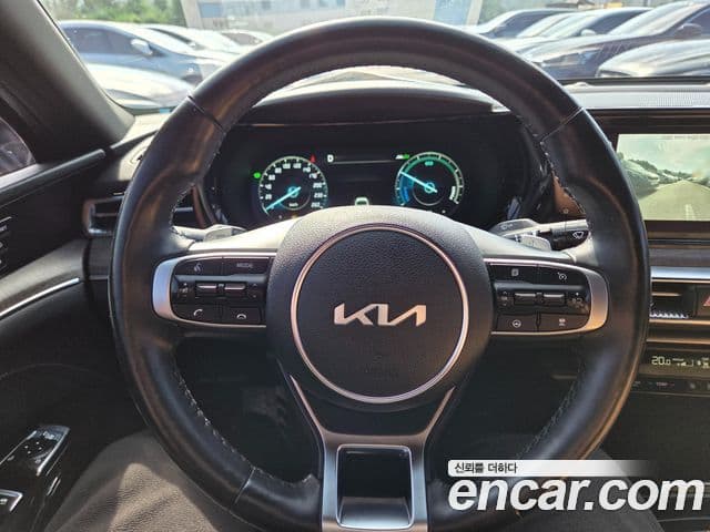 Kia K5 гибрид 3세대 Signature, 2022 16