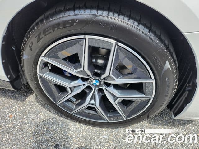 BMW 5시리즈 (G60) 520i M Sport, 2025 все фото