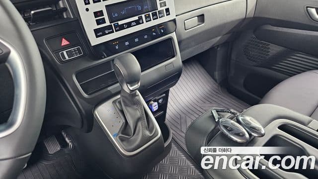 Hyundai Staria Modern, 2025 9