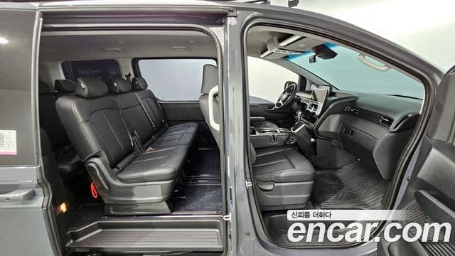 Hyundai Staria Modern, 2025 12