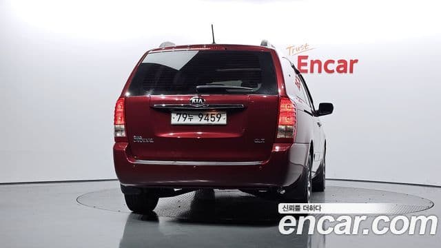 Kia Carnival R Premium, 2013 4