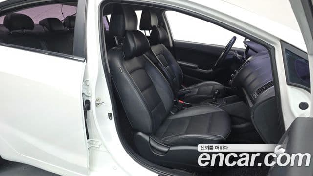 Kia K3 Trendy, 2013 10