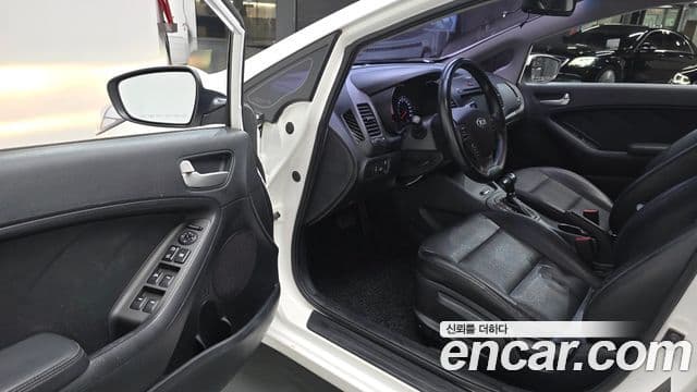 Kia K3 Trendy, 2013 11