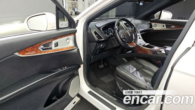 Lincoln MKX 2세대, 2017 10