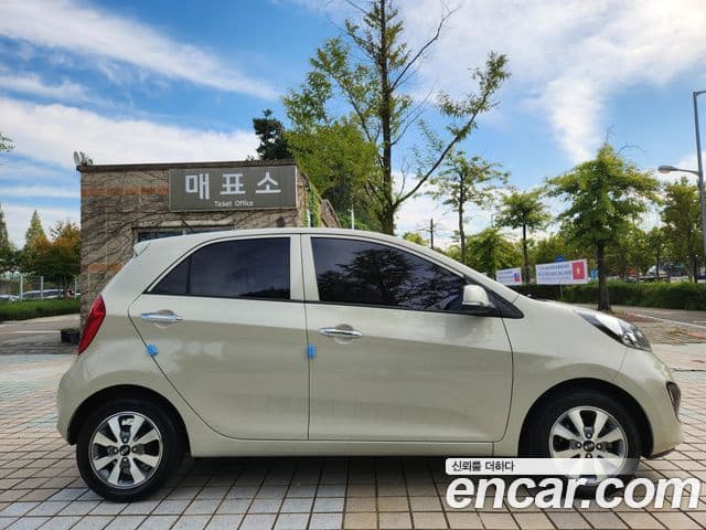 Kia All New Morning Deluxe Trendy, 2015 8