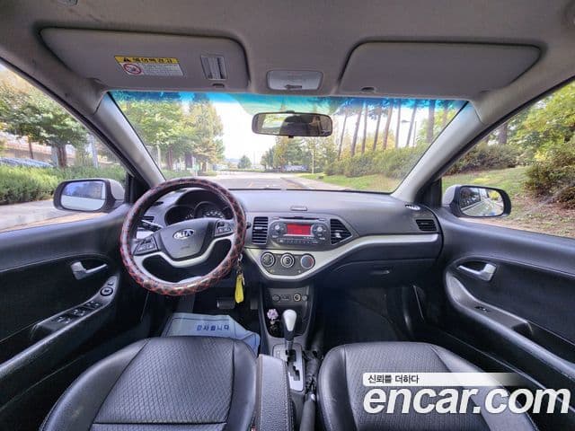 Kia All New Morning Deluxe Trendy, 2015 9