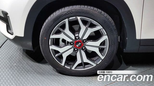 Kia Seltos Signature, 2022 все фото