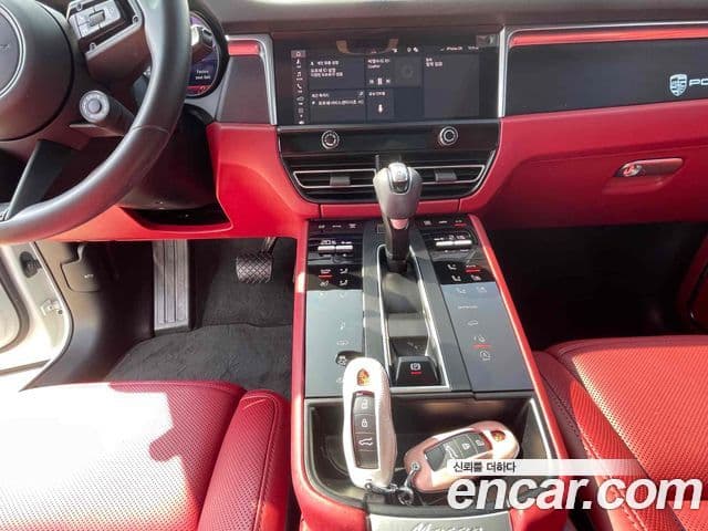 Porsche Macan 95B, 2023 13