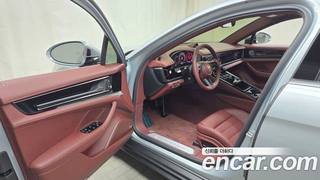 Porsche Panamera (976), 2025 10