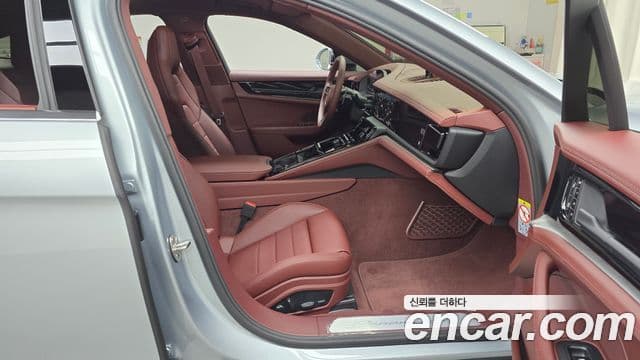 Porsche Panamera (976), 2025 11