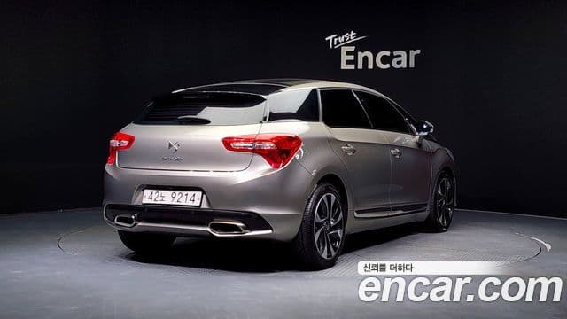 Ситроен / DS DS5 1세대, 2015 2