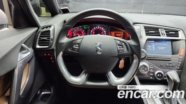 Ситроен / DS DS5 1세대, 2015 13