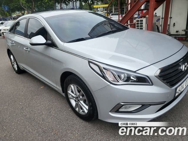 Hyundai LF Sonata Premium, 2016 1