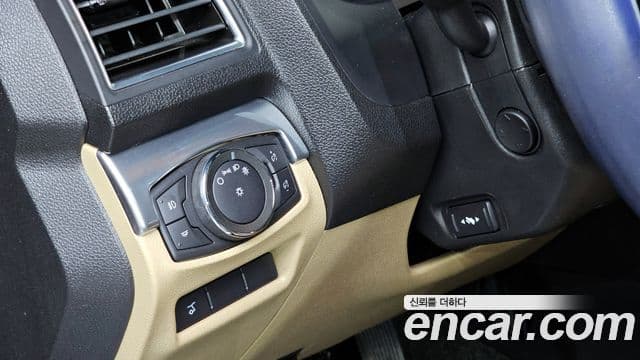 Ford Explorer 5세대, 2016 14