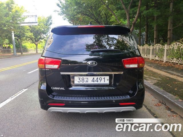 Kia All New Carnival Prestige, 2015 4