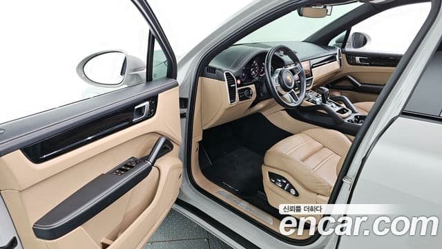 Porsche Cayenne (PO536) 3.0 E-гибрид, 2021 10