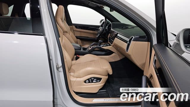 Porsche Cayenne (PO536) 3.0 E-гибрид, 2021 11