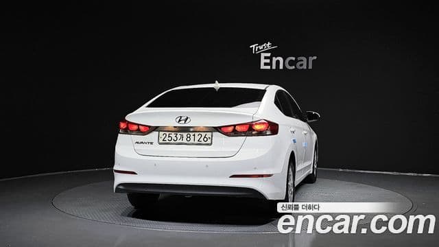 Hyundai Avante AD Style, 2018 4