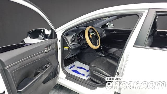 Hyundai Avante AD Style, 2018 10