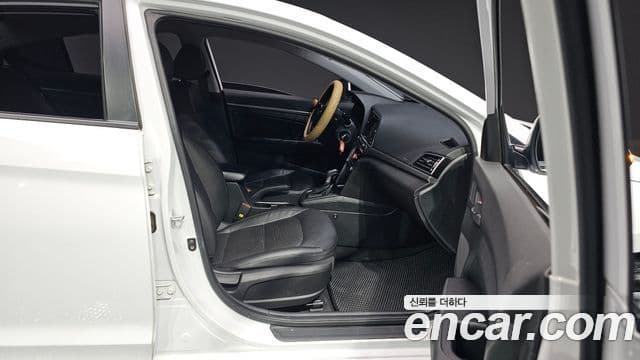 Hyundai Avante AD Style, 2018 12