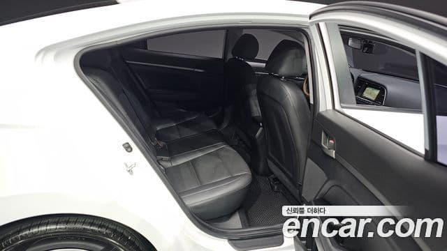 Hyundai Avante AD Style, 2018 13