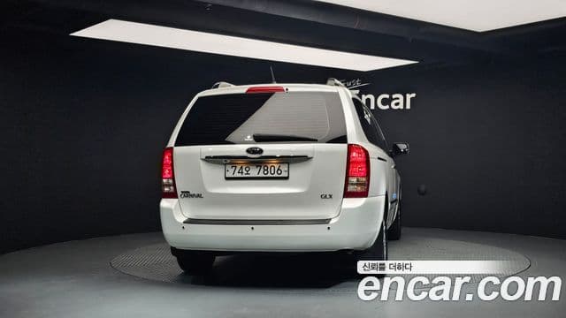 Kia Carnival R Premium, 2012 4