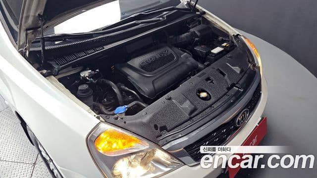 Kia Carnival R Premium, 2012 6