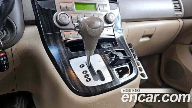 Kia Carnival R Premium, 2012 9