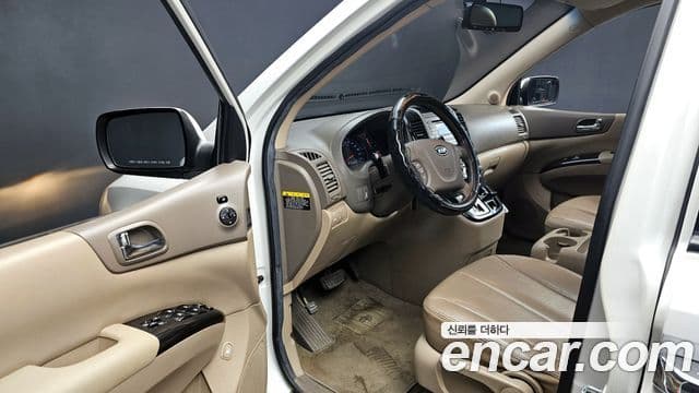 Kia Carnival R Premium, 2012 11