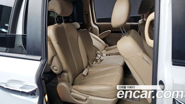 Kia Carnival R Premium, 2012 12