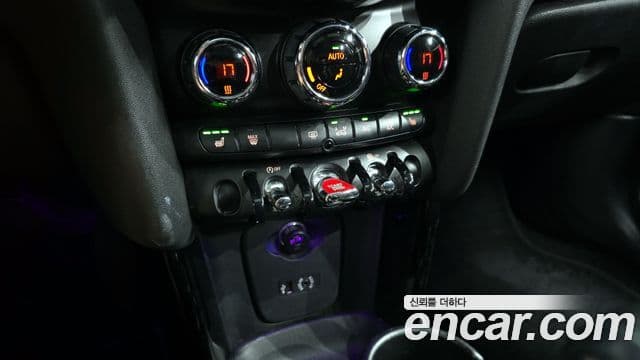 Mini Cooper 3세대, 2015 17