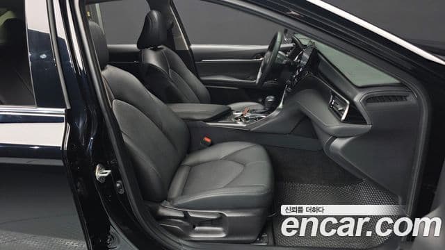 Toyota 캠리 (XV70) 2.5 XLE гибрид, 2023 11