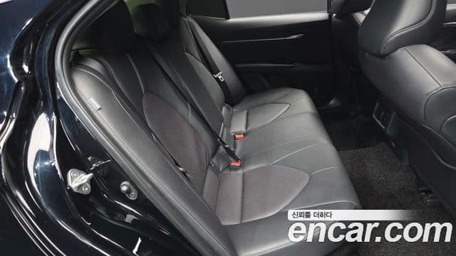 Toyota 캠리 (XV70) 2.5 XLE гибрид, 2023 12