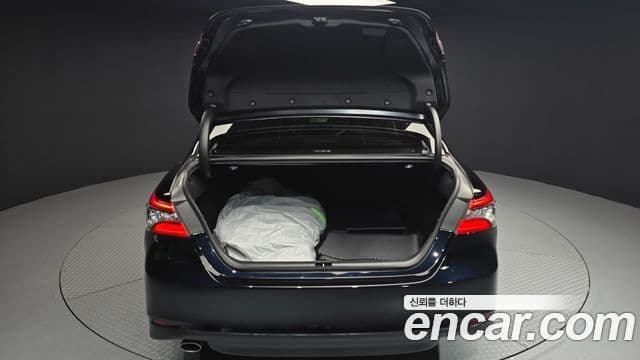 Toyota 캠리 (XV70) 2.5 XLE гибрид, 2023 20