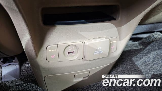 Kia All New Carnival Prestige High Roof, 2017 16