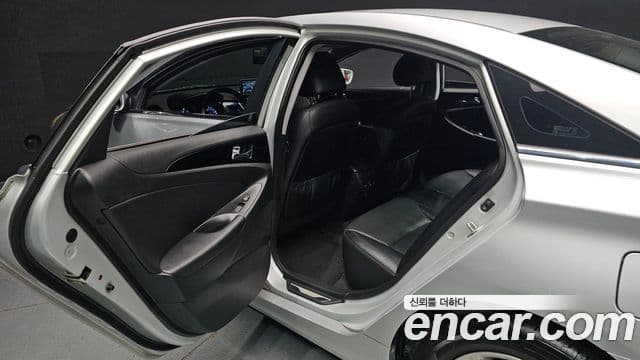 Hyundai YF Sonata люксовая версия, 2010 12