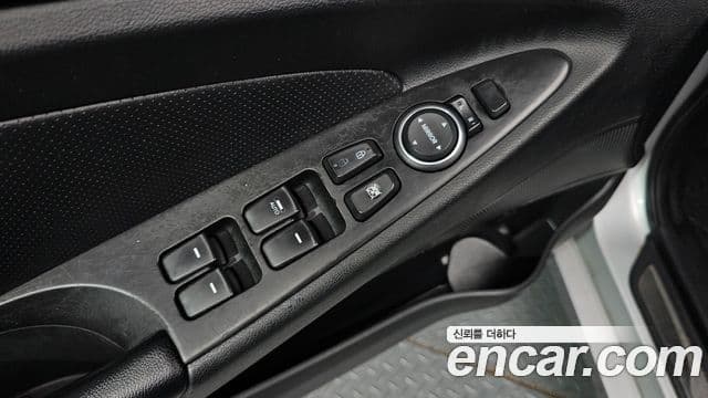 Hyundai YF Sonata люксовая версия, 2010 17