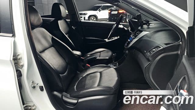 Hyundai Accent(новый кузов / новое поколение) Premier, 2012 10